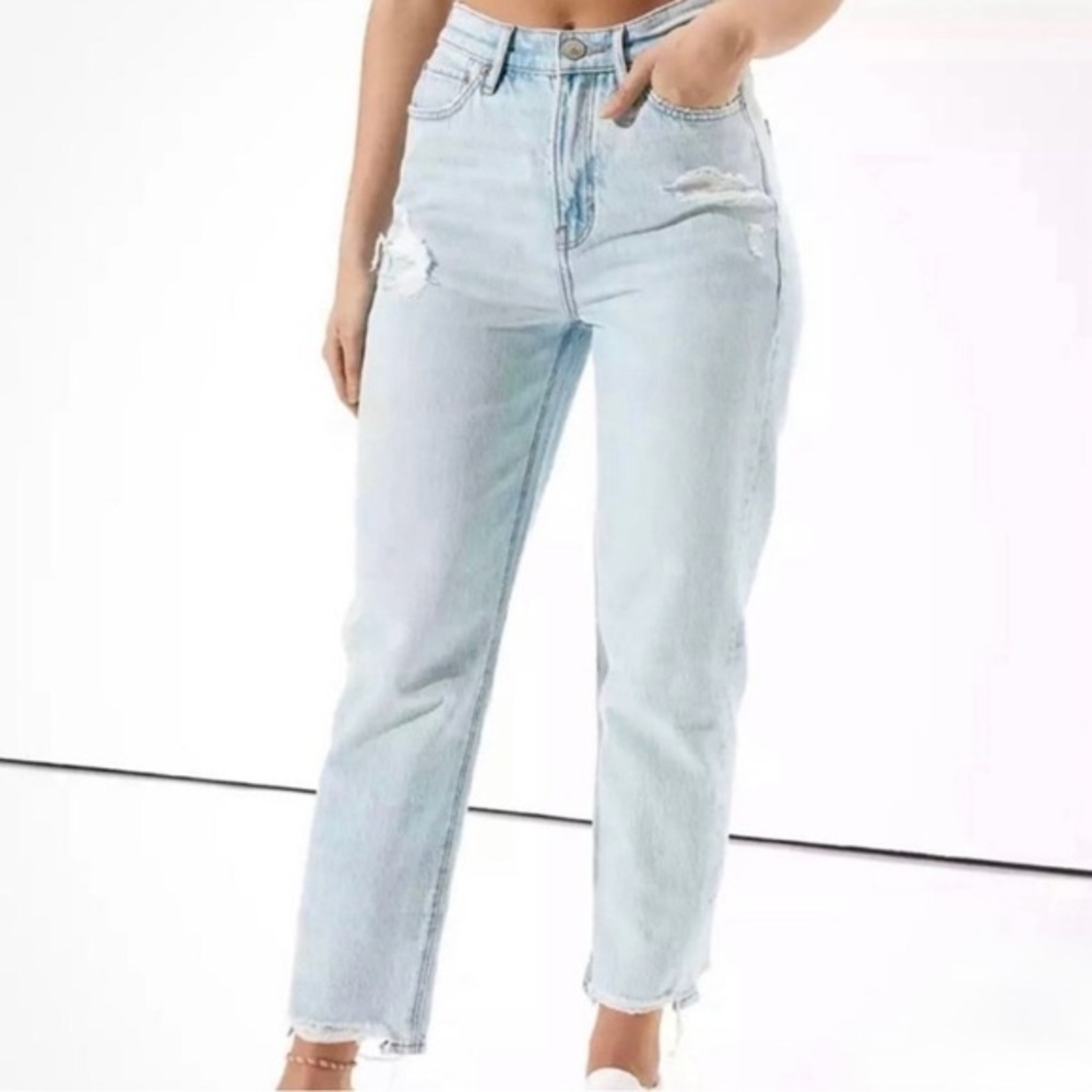 American Eagle Highest Rise 90’s Boyfriend Light Wash Distressed Jeans Size 00